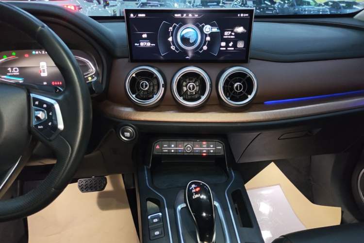 Used Wey VV5 2020 1.5T Two-Wheel Drive Smart Pioneer Audio And AC Panel