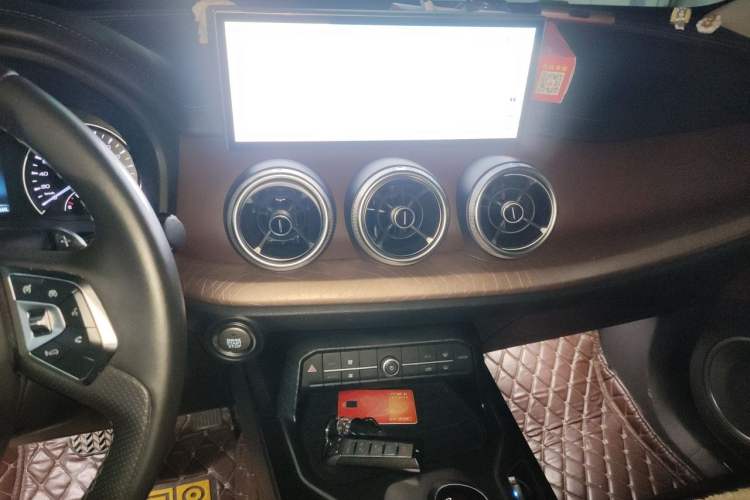 Used Wey VV5 2020 1.5T Two-Wheel Drive Color Pioneer Audio And AC Panel