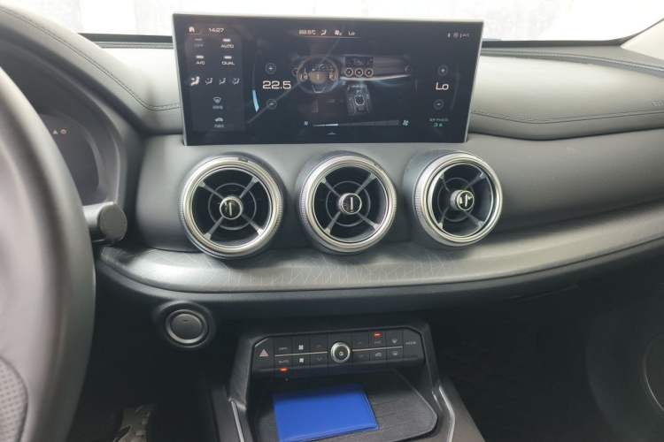 Used Wey VV5 2020 1.5T Two-Wheel Drive Smart Pioneer Audio And AC Panel