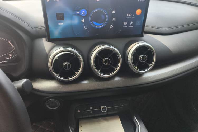 Used Wey VV5 2020 1.5T Two-Wheel Drive Smart Pioneer Audio And AC Panel