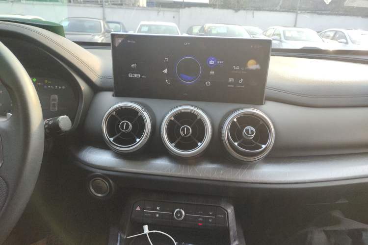 Used Wey VV5 2020 1.5T Two-Wheel Drive Smart Pioneer Audio And AC Panel