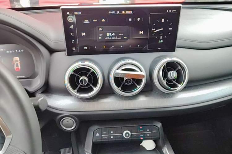 Used Wey VV5 2020 1.5T Two-Wheel Drive Smart Pioneer Audio And AC Panel