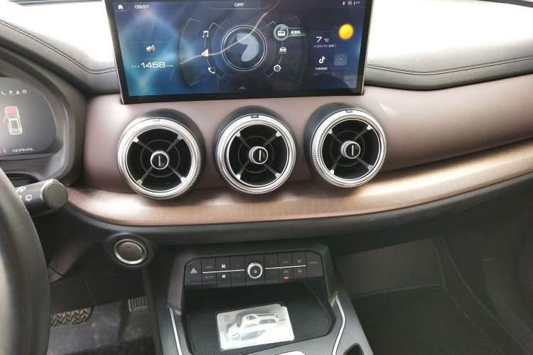 Used Wey VV5 2020 1.5T Two-Wheel Drive Smart Pioneer Audio And AC Panel