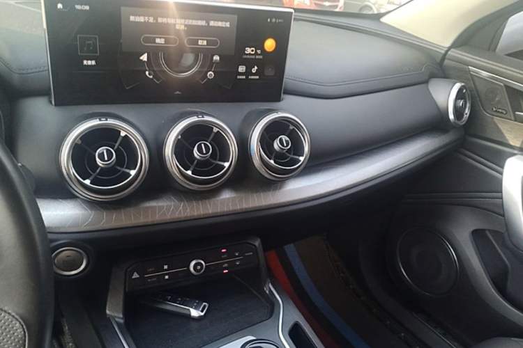 Used Wey VV5 2020 2.0T Two-Wheel Drive Pioneer Audio And AC Panel