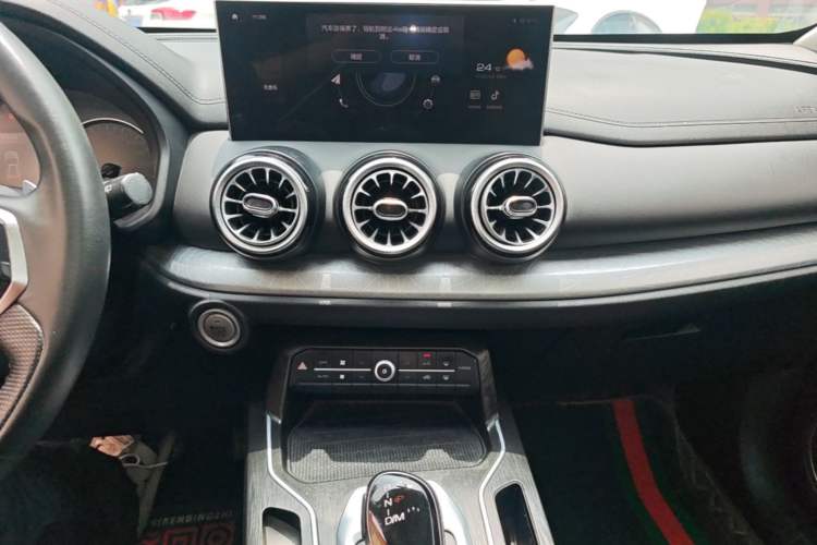 Used Wey VV5 2020 1.5T Two-Wheel Drive Color Pioneer Audio And AC Panel