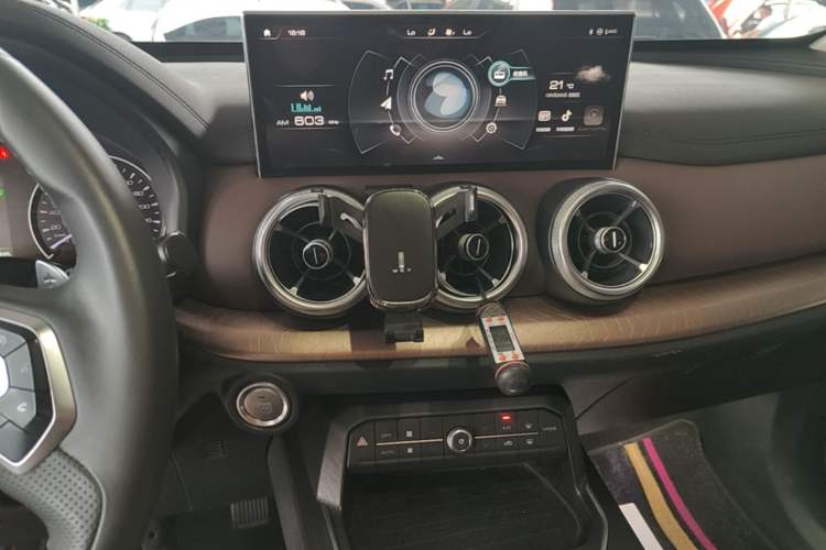 Used Wey VV5 2020 1.5T Two-Wheel Drive Color Pioneer Audio And AC Panel