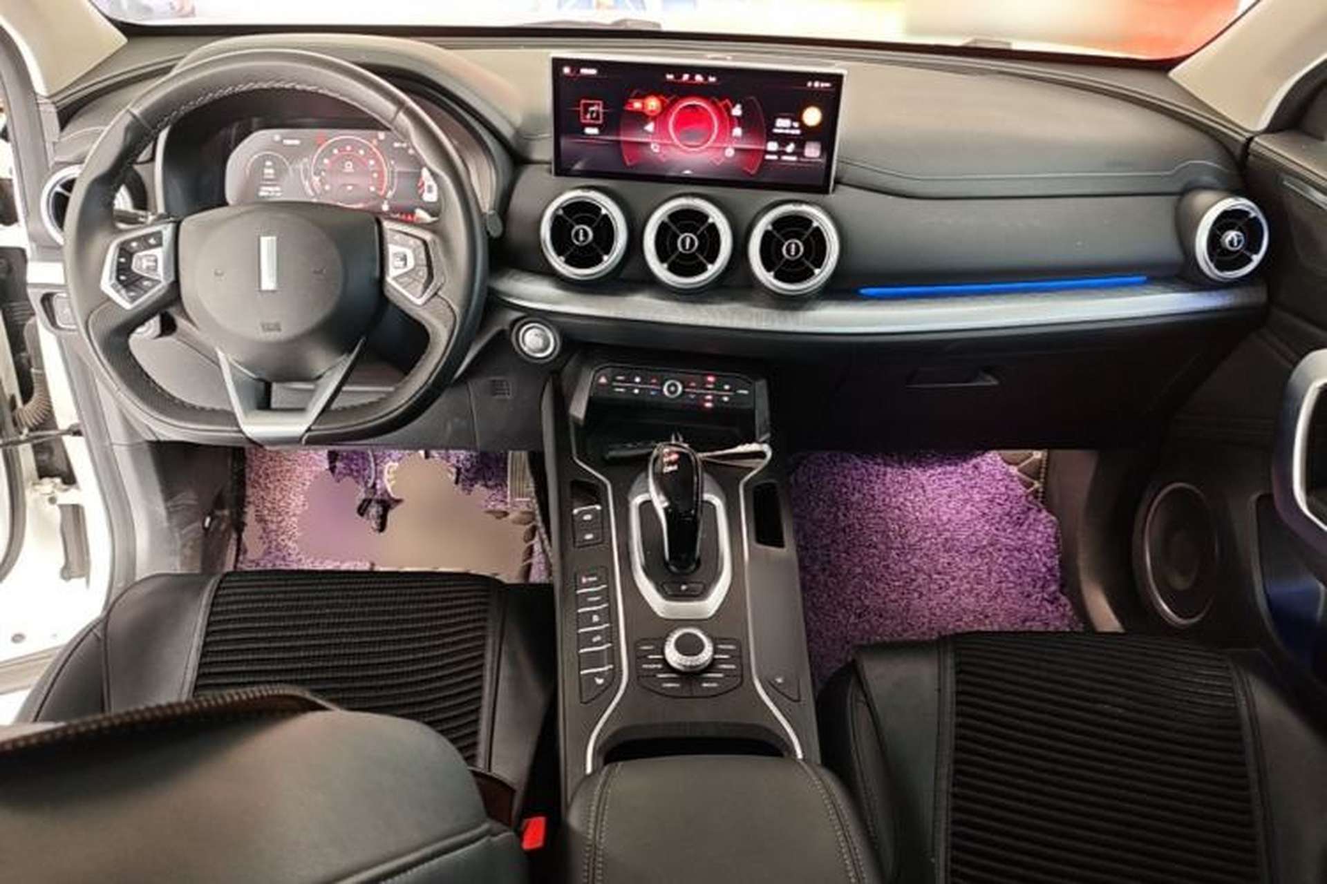 Used Wey VV5 2020 1.5T Two-Wheel Drive Smart Pioneer Center Console