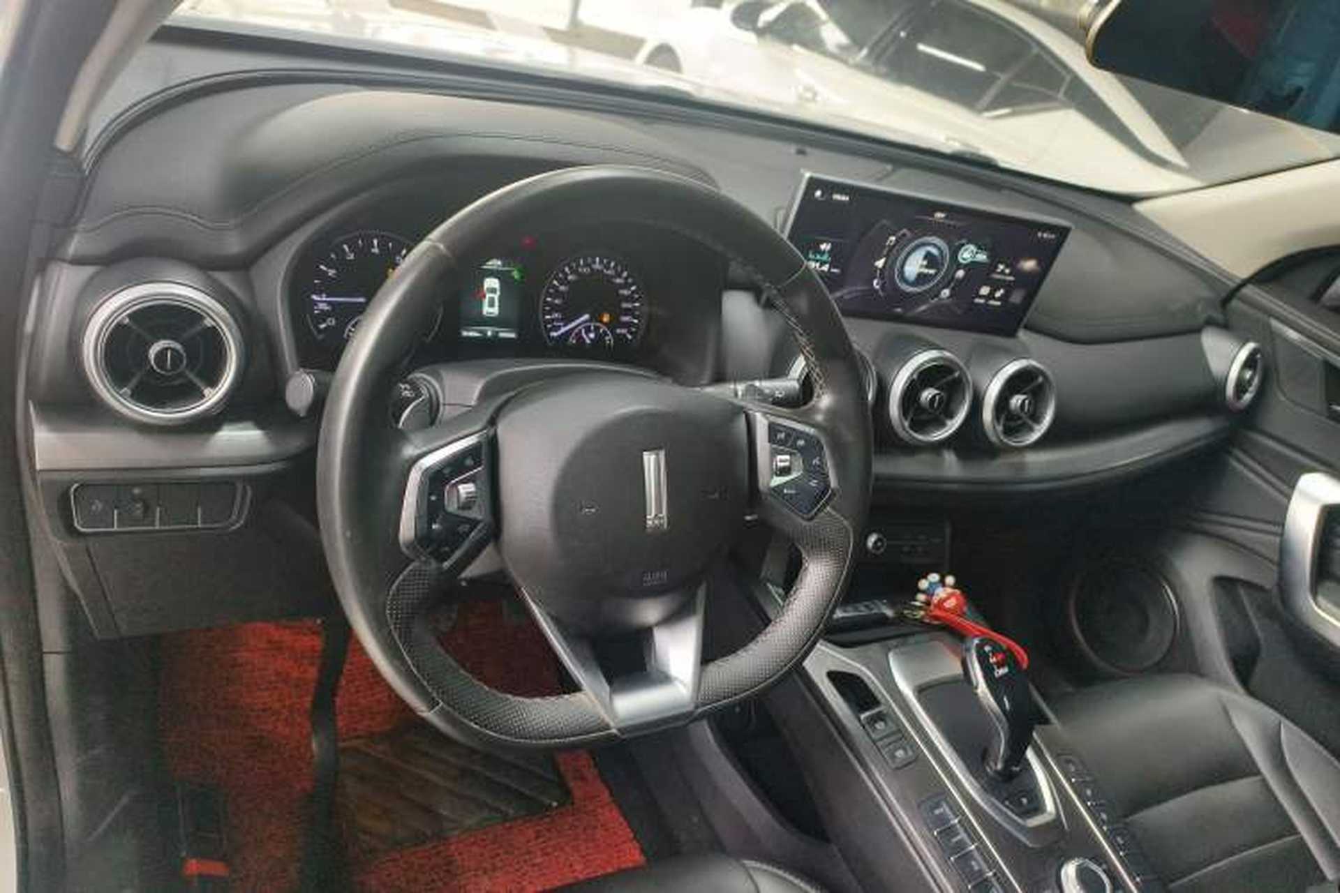 Used Wey VV5 2020 1.5T Two-Wheel Drive Color Pioneer Center Console