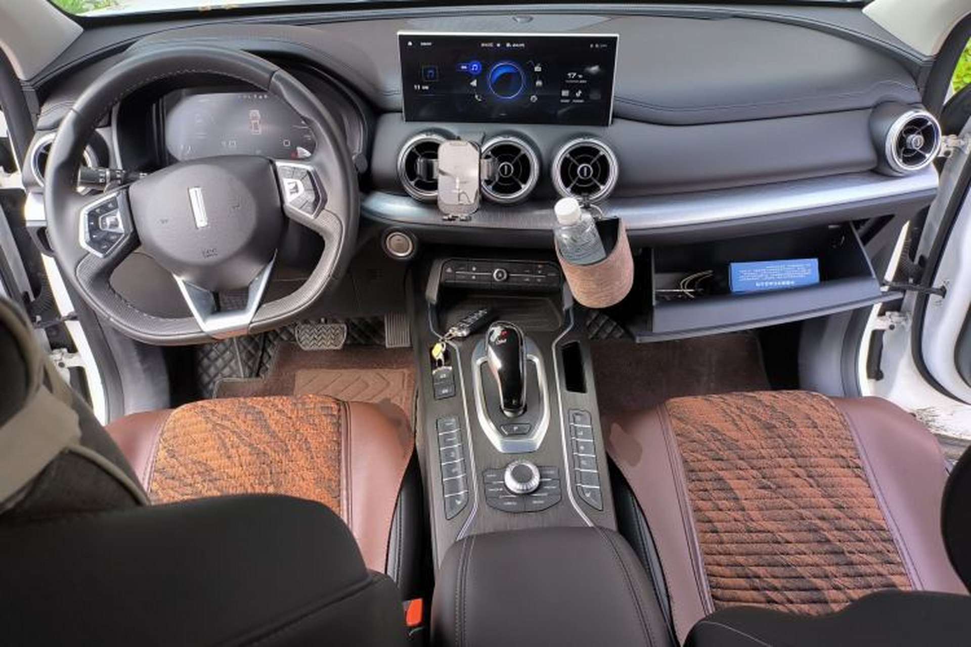 Used Wey VV5 2020 1.5T Two-Wheel Drive Smart Pioneer Center Console