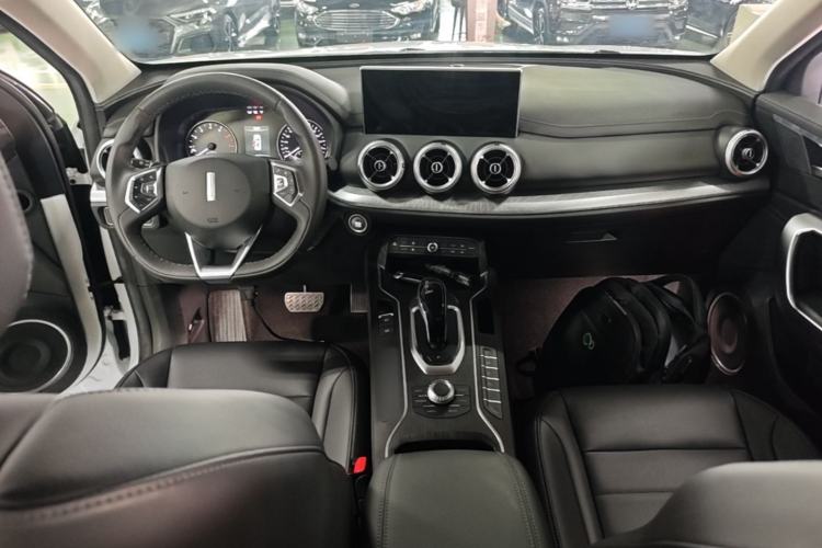 Used Wey VV5 2020 1.5T Two-Wheel Drive Color Pioneer Center Console