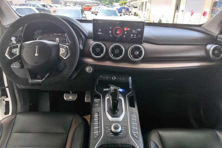Used Wey VV5 2020 1.5T Two-Wheel Drive Smart Pioneer Center Console