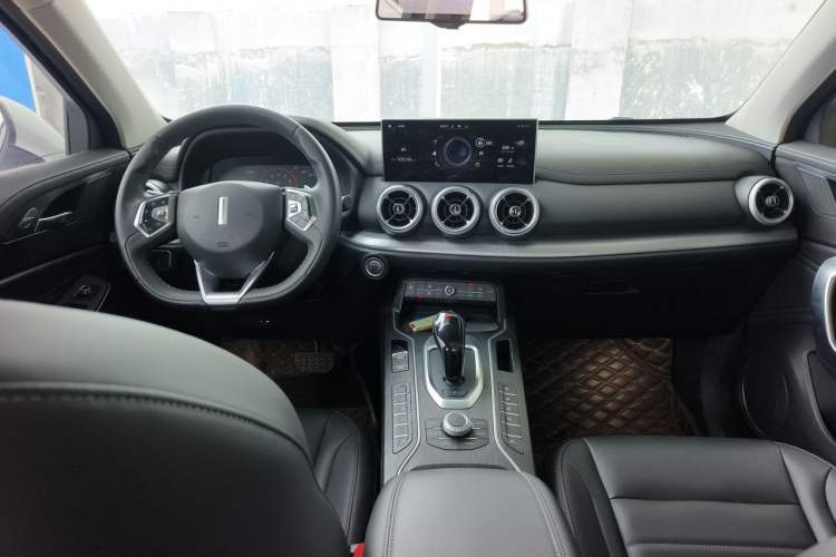 Used Wey VV5 2020 1.5T Two-Wheel Drive Smart Pioneer Center Console