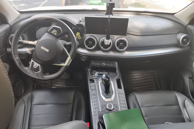 Used Wey VV5 2020 1.5T Two-Wheel Drive Smart Pioneer Center Console