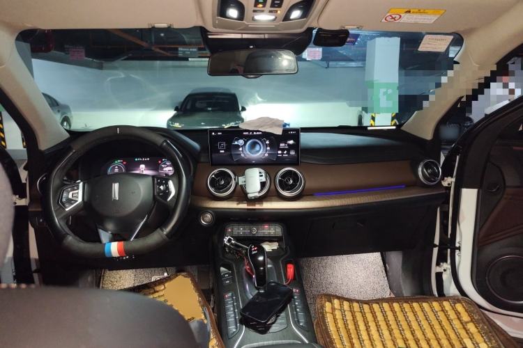 Used Wey VV5 2020 1.5T Two-Wheel Drive Smart Pioneer Center Console