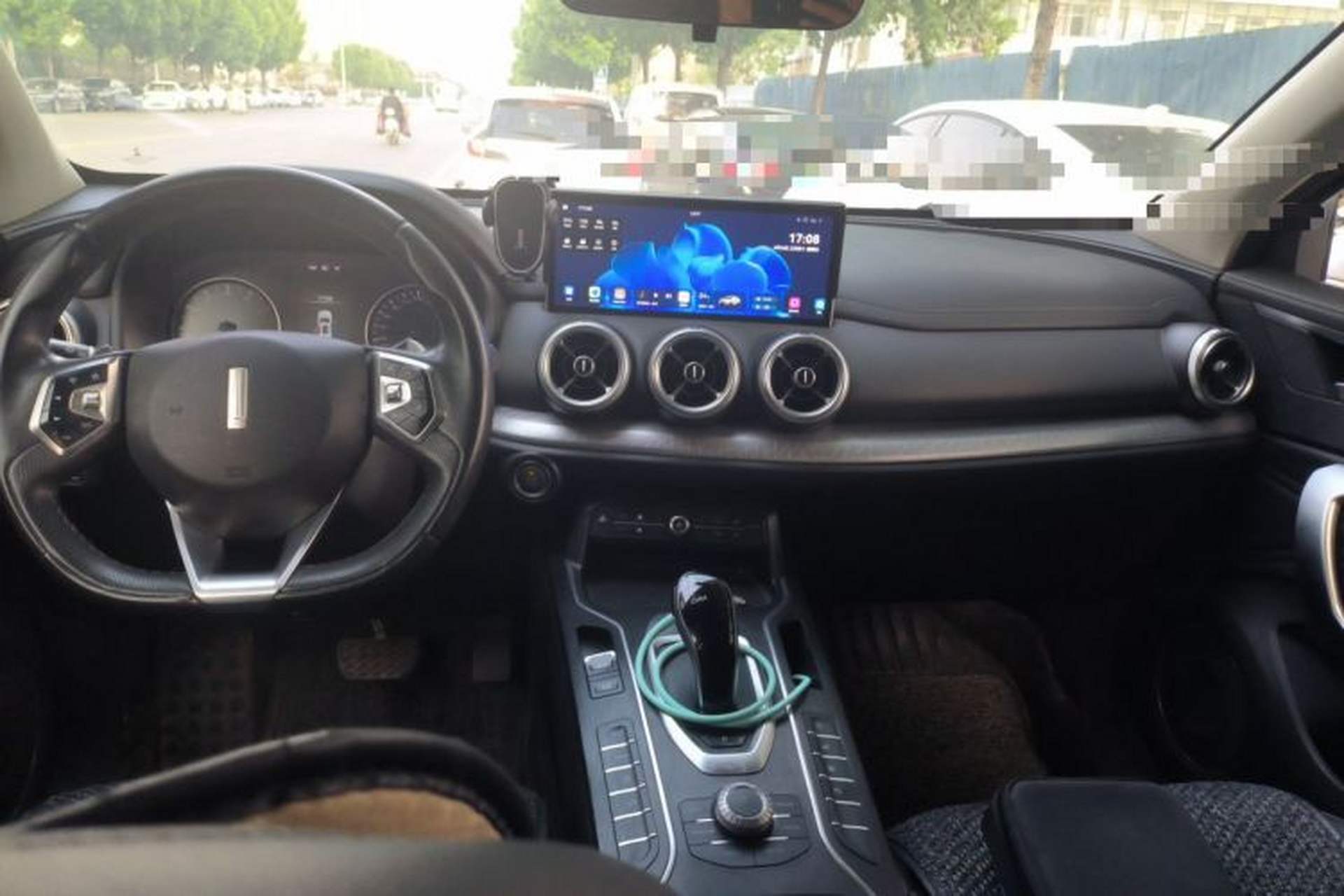 Used Wey VV5 2020 1.5T Two-Wheel Drive Color Pioneer Center Console