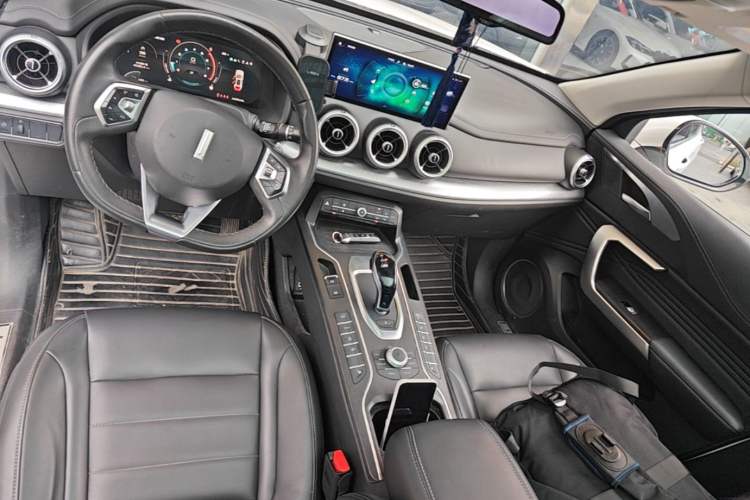 Used Wey VV5 2020 1.5T Two-Wheel Drive Smart Pioneer Center Console
