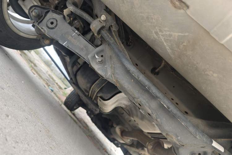 Used Wey VV5 2020 1.5T Two-Wheel Drive Color Pioneer Chassis Rear