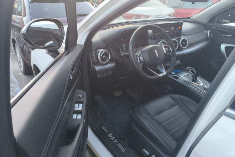 Used Wey VV5 2020 1.5T Two-Wheel Drive Color Pioneer Driver Seat