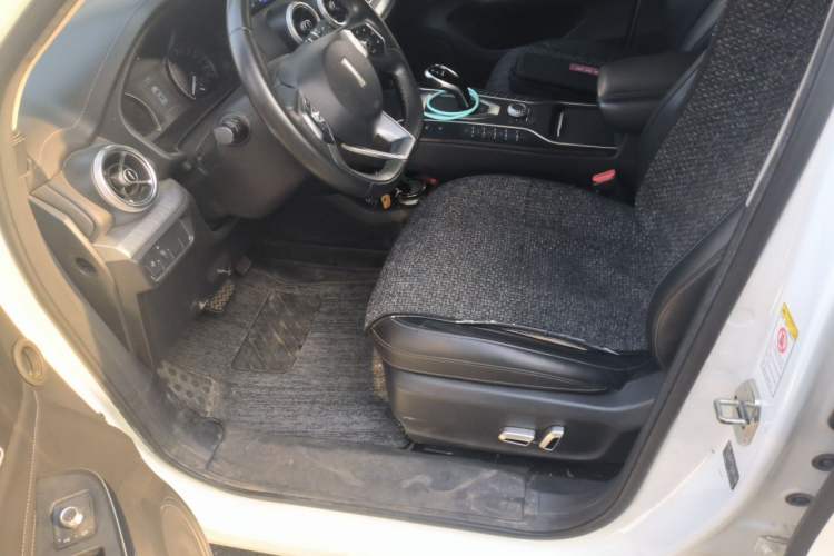 Used Wey VV5 2020 1.5T Two-Wheel Drive Color Pioneer Driver Seat