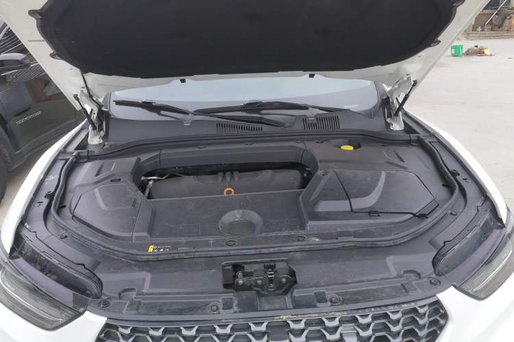 Used Wey VV5 2020 1.5T Two-Wheel Drive Color Pioneer Engine Bay