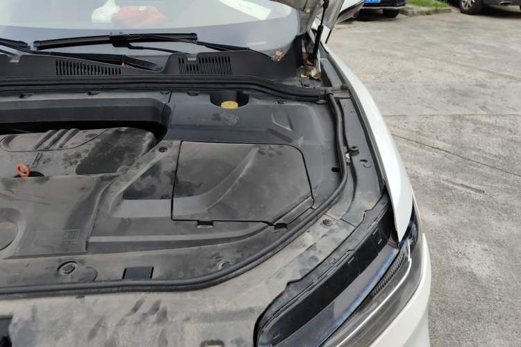 Used Wey VV5 2020 1.5T Two-Wheel Drive Color Pioneer Engine Bay Left