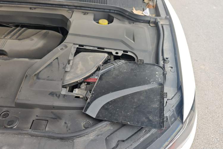 Used Wey VV5 2020 1.5T Two-Wheel Drive Smart Pioneer Engine Bay Left