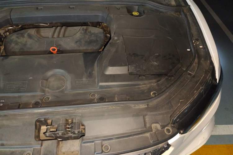 Used Wey VV5 2020 1.5T Two-Wheel Drive Smart Pioneer Engine Bay Left