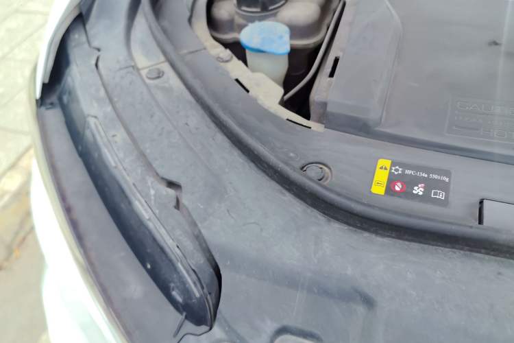 Used Wey VV5 2020 1.5T Two-Wheel Drive Color Pioneer Engine Bay Right