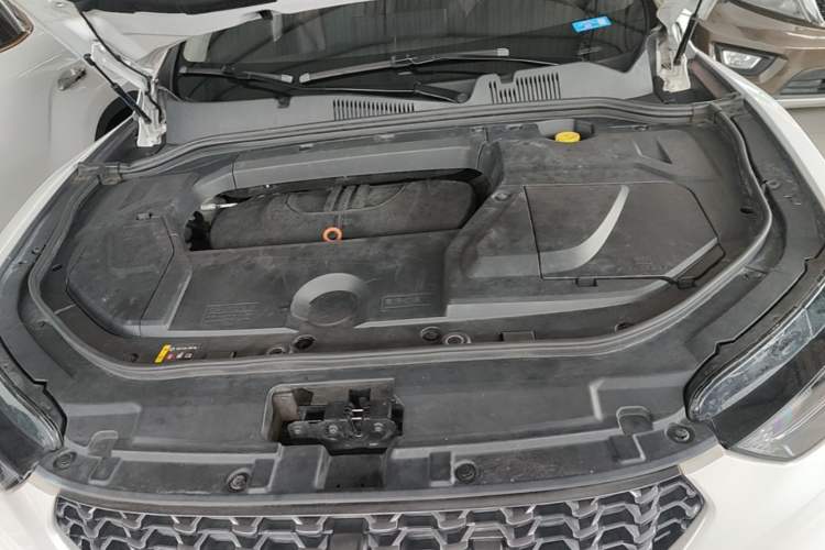 Used Wey VV5 2020 1.5T Two-Wheel Drive Color Pioneer Engine Bay