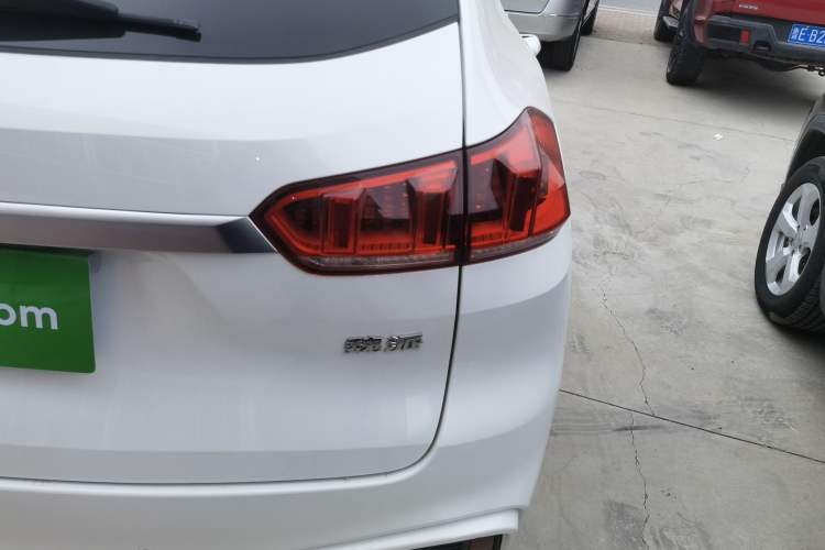 Used Wey VV5 2020 1.5T Two-Wheel Drive Color Pioneer Exterior 3