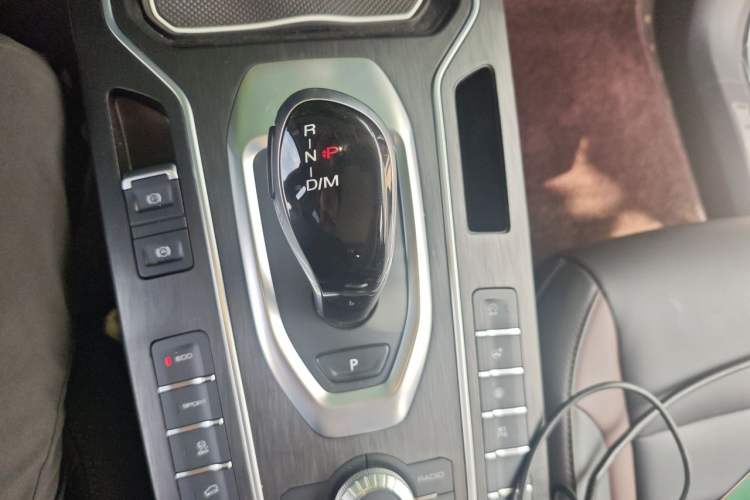 Used Wey VV5 2020 1.5T Two-Wheel Drive Color Pioneer Gear Lever