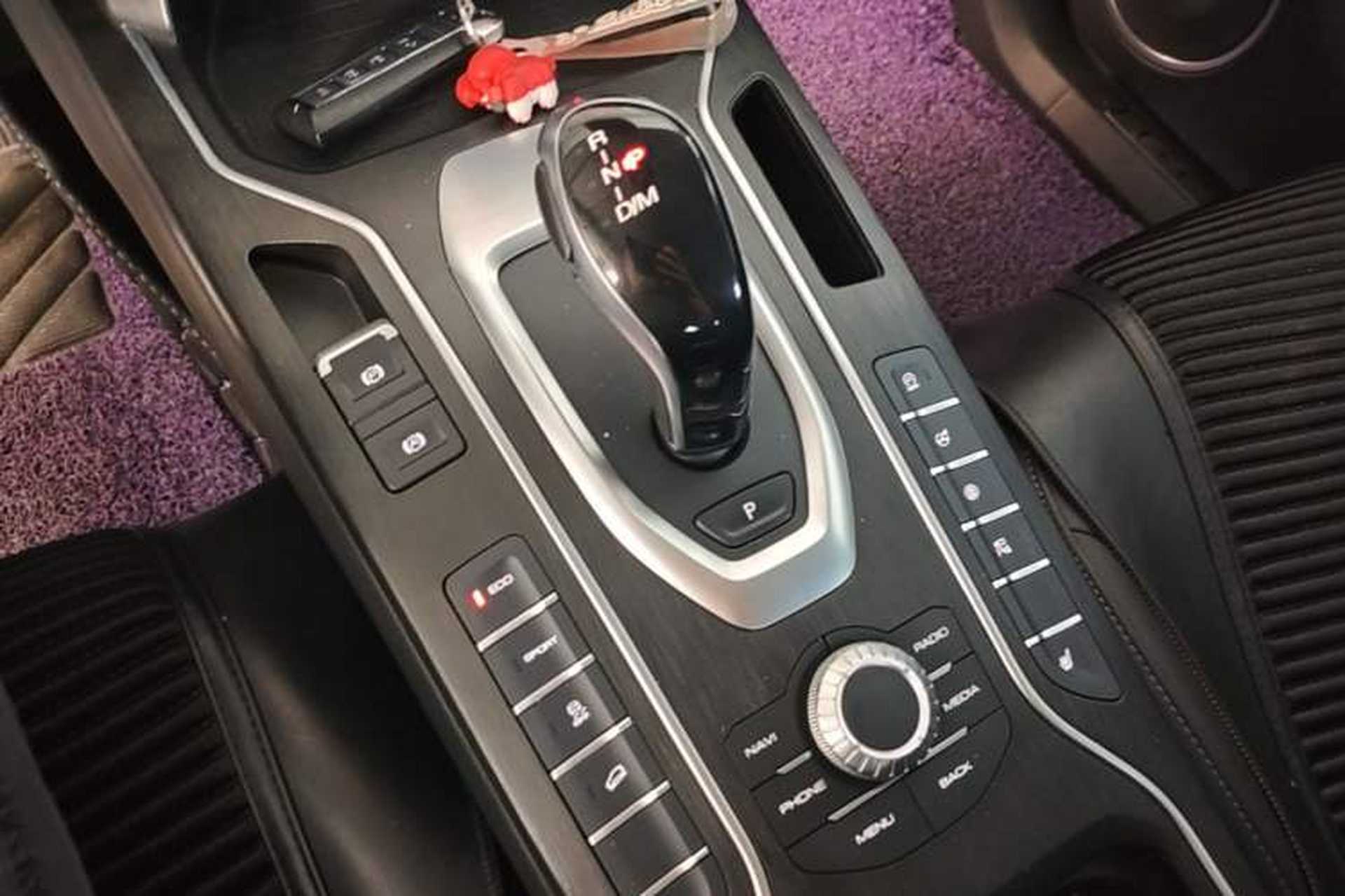 Used Wey VV5 2020 1.5T Two-Wheel Drive Smart Pioneer Gear Lever