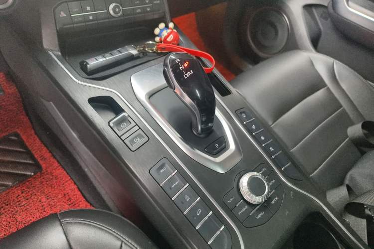 Used Wey VV5 2020 1.5T Two-Wheel Drive Color Pioneer Gear Lever