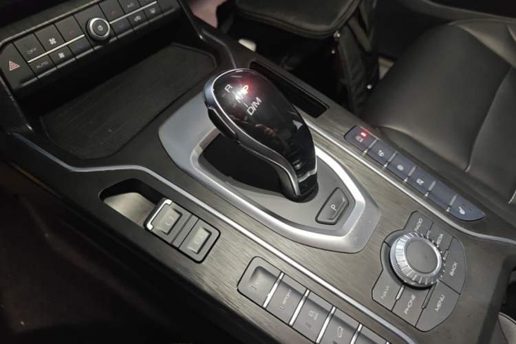 Used Wey VV5 2020 1.5T Two-Wheel Drive Smart Pioneer Gear Lever