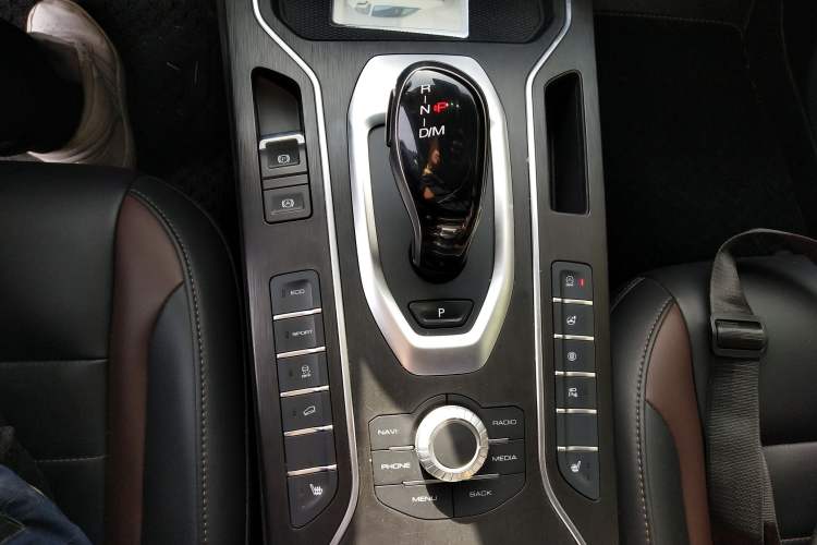 Used Wey VV5 2020 1.5T Two-Wheel Drive Smart Pioneer Gear Lever