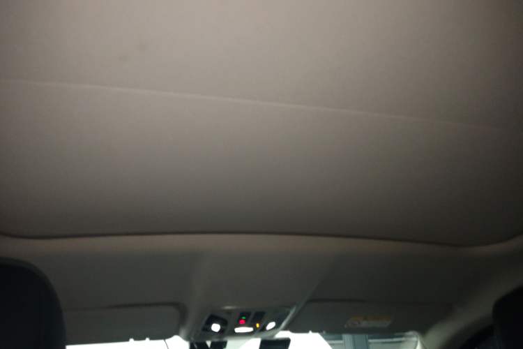 Used Wey VV5 2020 1.5T Two-Wheel Drive Color Pioneer Headliner