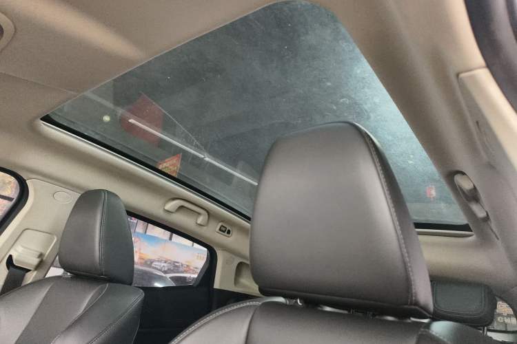 Used Wey VV5 2020 1.5T Two-Wheel Drive Color Pioneer Headliner