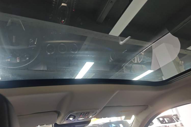 Used Wey VV5 2020 1.5T Two-Wheel Drive Smart Pioneer Headliner