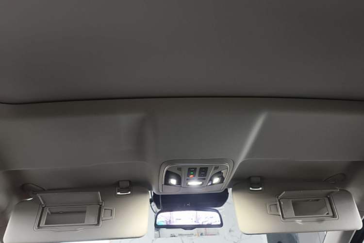 Used Wey VV5 2020 1.5T Two-Wheel Drive Smart Pioneer Headliner