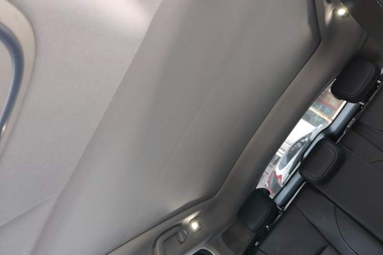 Used Wey VV5 2020 1.5T Two-Wheel Drive Color Pioneer Headliner