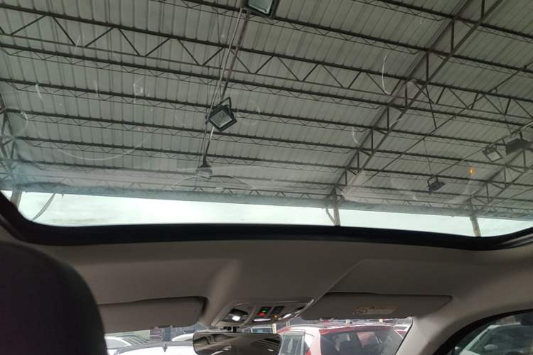 Used Wey VV5 2020 1.5T Two-Wheel Drive Color Pioneer Headliner