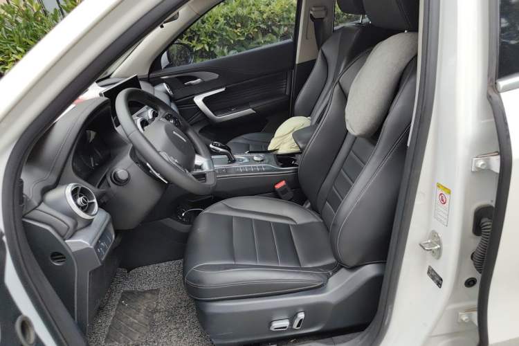 Used Wey VV5 2020 1.5T Two-Wheel Drive Color Pioneer Left Front Seat