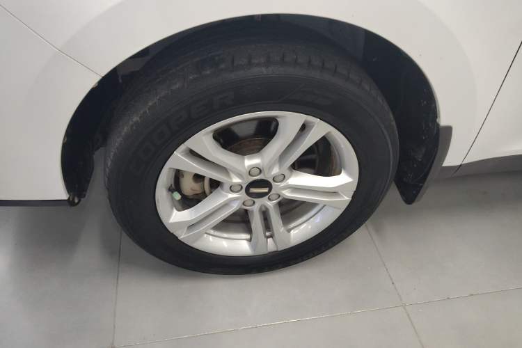 Used Wey VV5 2020 1.5T Two-Wheel Drive Color Pioneer Left Front Wheel Hub