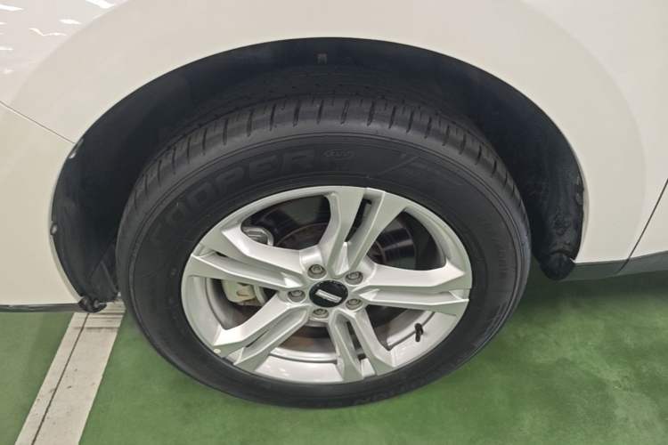 Used Wey VV5 2020 1.5T Two-Wheel Drive Color Pioneer Left Front Wheel Hub