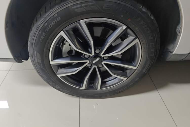 Used Wey VV5 2020 1.5T Two-Wheel Drive Smart Pioneer Left Front Wheel Hub