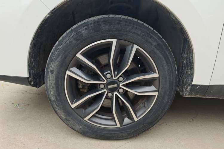 Used Wey VV5 2020 1.5T Two-Wheel Drive Color Pioneer Left Front Wheel Hub