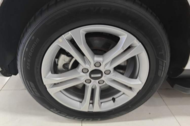 Used Wey VV5 2020 1.5T Two-Wheel Drive Color Pioneer Left Front Wheel Hub