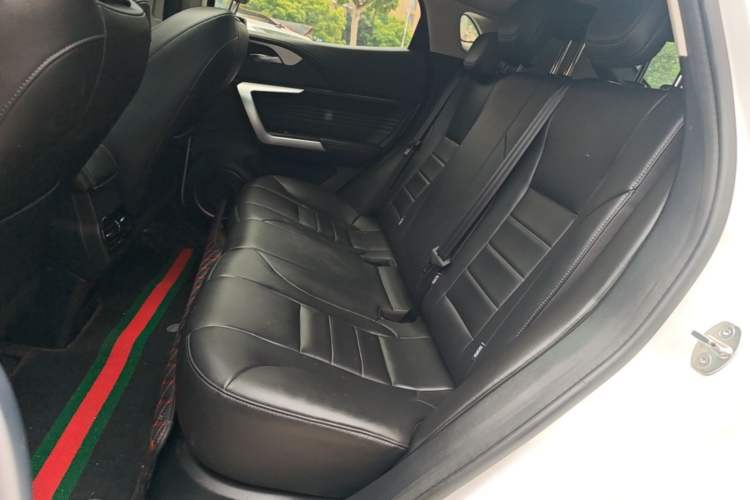 Used Wey VV5 2020 1.5T Two-Wheel Drive Color Pioneer Left Rear Seat