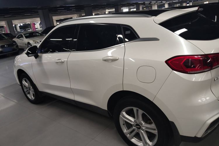 Used Wey VV5 2020 1.5T Two-Wheel Drive Color Pioneer Left Side