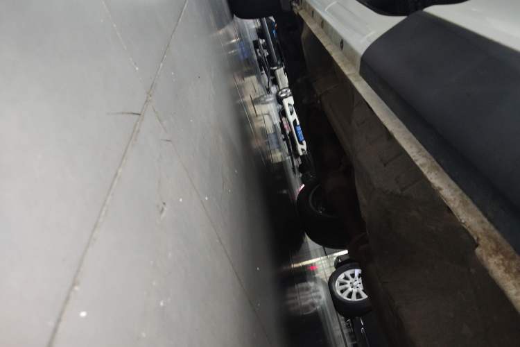 Used Wey VV5 2020 1.5T Two-Wheel Drive Color Pioneer Left Side Sill